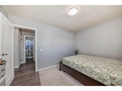 1204 60 Street Se, Calgary, AB - Indoor Photo Showing Bedroom