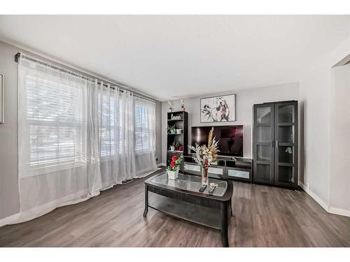 1204 60 Street Se, Calgary, AB - Indoor Photo Showing Living Room