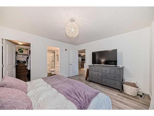 302-429 14 Street Nw, Calgary, AB - Indoor Photo Showing Bedroom