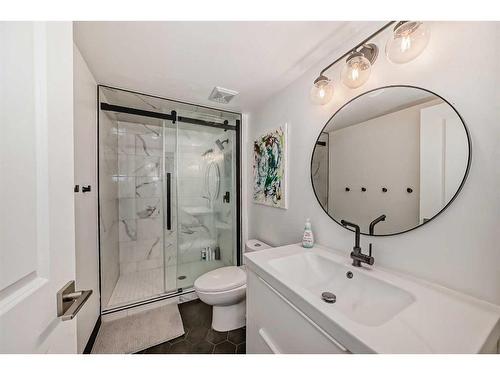 302-429 14 Street Nw, Calgary, AB - Indoor Photo Showing Bathroom