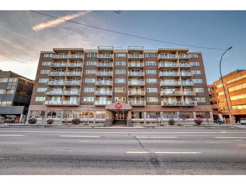 302-429 14 Street Nw, Calgary, AB - Outdoor With Facade