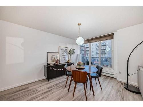 302-429 14 Street Nw, Calgary, AB - Indoor Photo Showing Dining Room