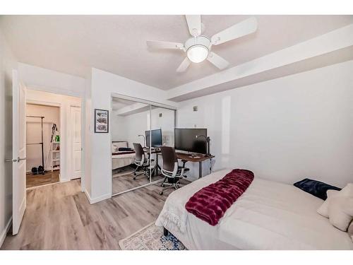 302-429 14 Street Nw, Calgary, AB - Indoor Photo Showing Bedroom