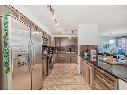 302-429 14 Street Nw, Calgary, AB - Indoor Photo Showing Kitchen