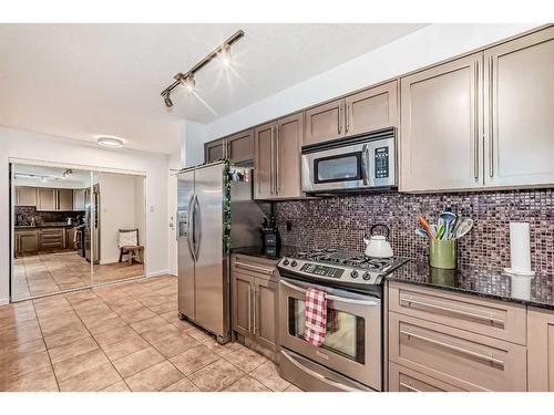 302-429 14 Street Nw, Calgary, AB - Indoor Photo Showing Kitchen