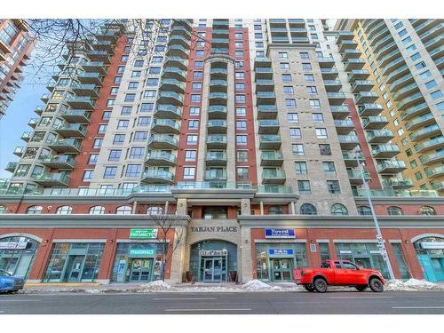 211-1111 6 Avenue Sw, Calgary, AB - Outdoor With Balcony With Facade