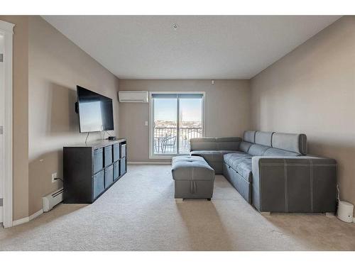 5305-69 Country Village Manor Ne, Calgary, AB - Indoor Photo Showing Living Room