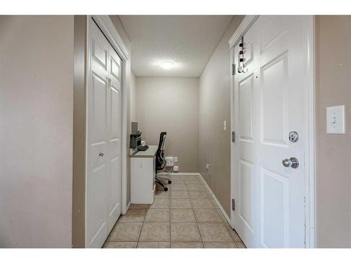 5305-69 Country Village Manor Ne, Calgary, AB - Indoor Photo Showing Other Room