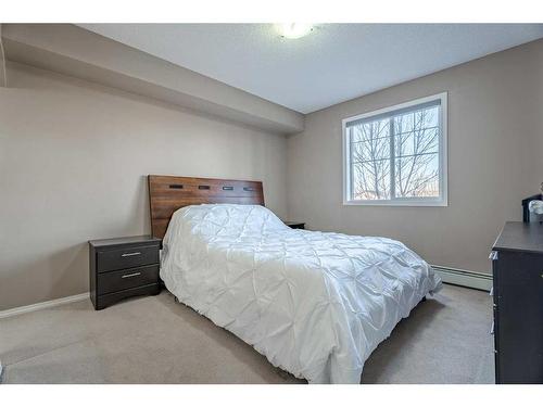 5305-69 Country Village Manor Ne, Calgary, AB - Indoor Photo Showing Bedroom