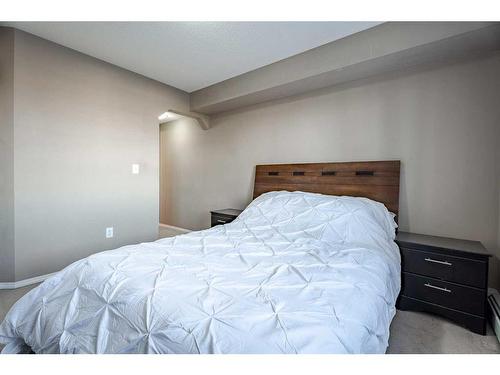 5305-69 Country Village Manor Ne, Calgary, AB - Indoor Photo Showing Bedroom