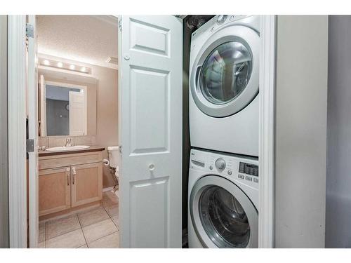 5305-69 Country Village Manor Ne, Calgary, AB - Indoor Photo Showing Laundry Room