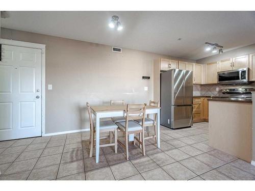 5305-69 Country Village Manor Ne, Calgary, AB - Indoor