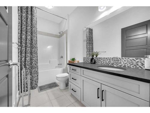 608 West Lakeview Drive, Chestermere, AB - Indoor Photo Showing Bathroom