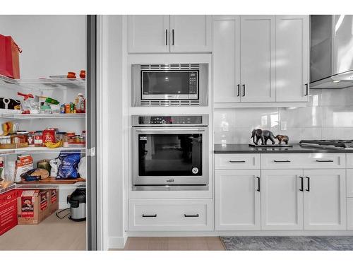 608 West Lakeview Drive, Chestermere, AB - Indoor Photo Showing Kitchen