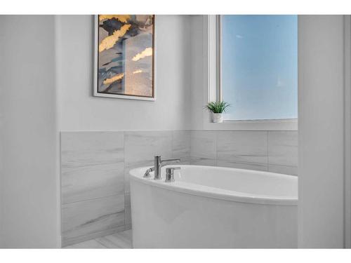 608 West Lakeview Drive, Chestermere, AB - Indoor Photo Showing Bathroom