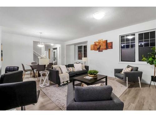 901 Windsong Drive Sw, Airdrie, AB - Indoor Photo Showing Living Room