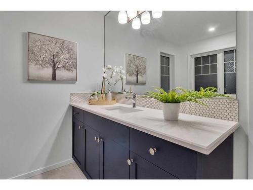 901 Windsong Drive Sw, Airdrie, AB - Indoor Photo Showing Bathroom