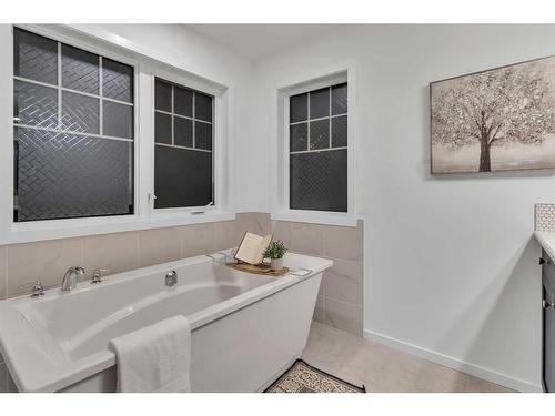 901 Windsong Drive Sw, Airdrie, AB - Indoor Photo Showing Bathroom