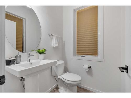 901 Windsong Drive Sw, Airdrie, AB - Indoor Photo Showing Bathroom