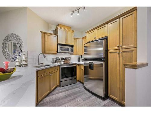 505-10 Discovery Ridge Close Sw, Calgary, AB - Indoor Photo Showing Kitchen With Stainless Steel Kitchen