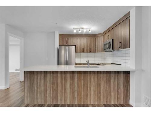 2313-6118 80 Avenue Ne, Calgary, AB - Indoor Photo Showing Kitchen