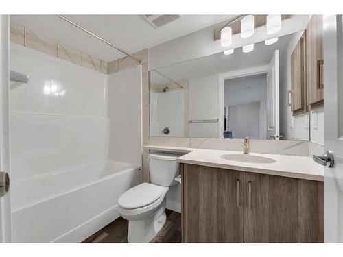 2313-6118 80 Avenue Ne, Calgary, AB - Indoor Photo Showing Bathroom