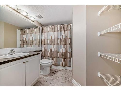 405-2000 Applevillage Court Se, Calgary, AB - Indoor Photo Showing Bathroom