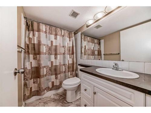 405-2000 Applevillage Court Se, Calgary, AB - Indoor Photo Showing Bathroom