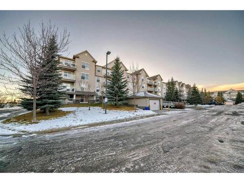 405-2000 Applevillage Court Se, Calgary, AB - Outdoor