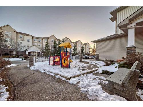 405-2000 Applevillage Court Se, Calgary, AB - Outdoor