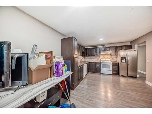 184 Castlebrook Drive Ne, Calgary, AB - Indoor Photo Showing Kitchen