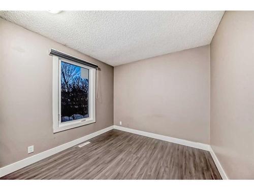 184 Castlebrook Drive Ne, Calgary, AB - Indoor Photo Showing Other Room