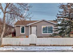 184 Castlebrook Drive NE Calgary, AB T3J 1V7