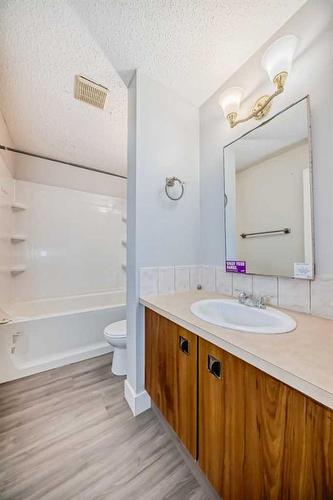 184 Castlebrook Drive Ne, Calgary, AB - Indoor Photo Showing Bathroom