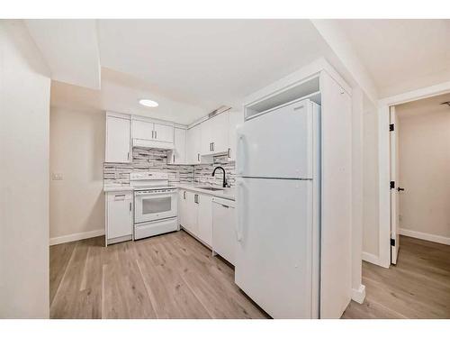 184 Castlebrook Drive Ne, Calgary, AB - Indoor Photo Showing Kitchen