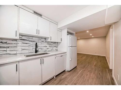 184 Castlebrook Drive Ne, Calgary, AB - Indoor Photo Showing Kitchen