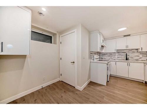 184 Castlebrook Drive Ne, Calgary, AB - Indoor Photo Showing Kitchen