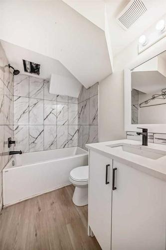 184 Castlebrook Drive Ne, Calgary, AB - Indoor Photo Showing Bathroom