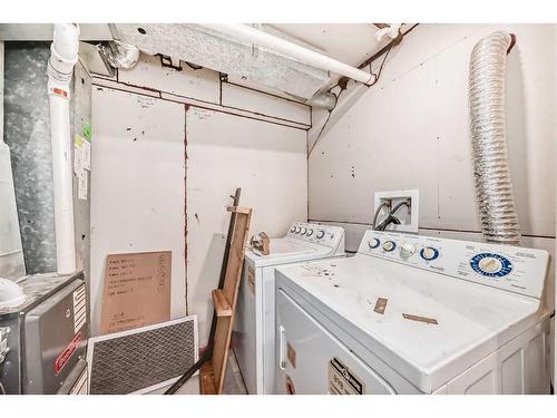 184 Castlebrook Drive Ne, Calgary, AB - Indoor Photo Showing Laundry Room