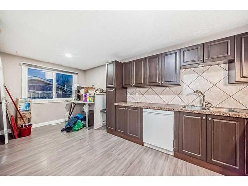 184 Castlebrook Drive Ne, Calgary, AB - Indoor Photo Showing Kitchen