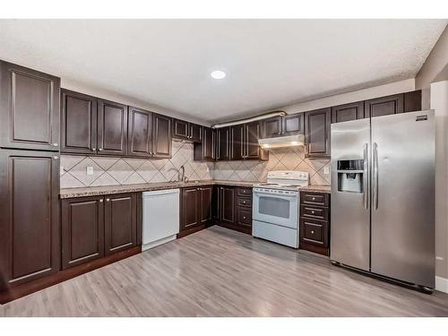 184 Castlebrook Drive Ne, Calgary, AB - Indoor Photo Showing Kitchen