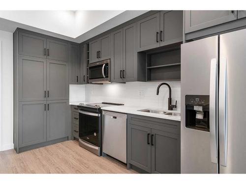 626-3932 University Avenue Nw, Calgary, AB - Indoor Photo Showing Kitchen With Double Sink