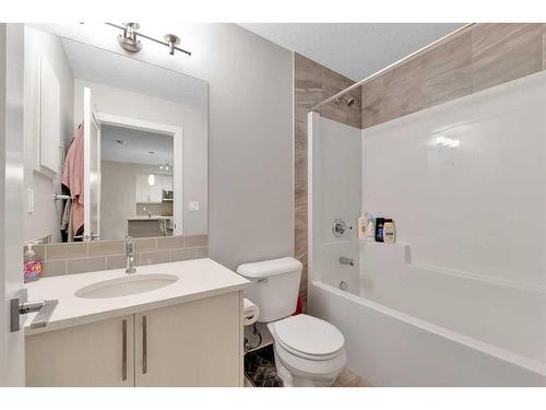 111-300 Auburn Meadows Manor Se, Calgary, AB - Indoor Photo Showing Bathroom