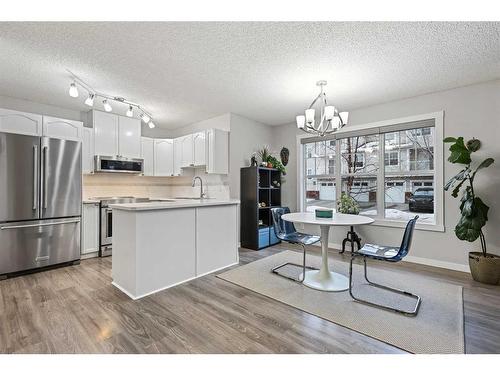 1102-7171 Coach Hill Road Sw, Calgary, AB - Indoor Photo Showing Kitchen