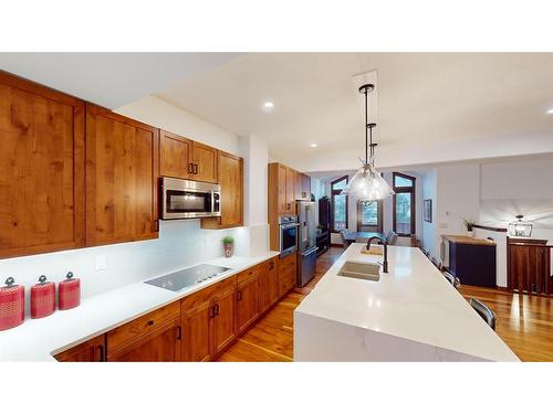 614 8Th Avenue Sw, Canmore, AB - Indoor Photo Showing Kitchen