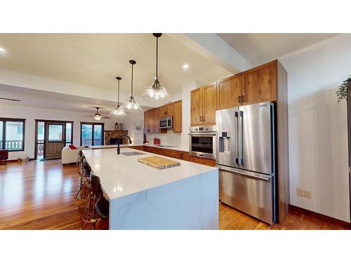 614 8Th Avenue Sw, Canmore, AB - Indoor Photo Showing Kitchen With Upgraded Kitchen