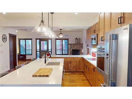 614 8Th Avenue Sw, Canmore, AB - Indoor Photo Showing Kitchen