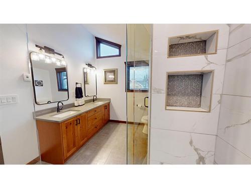 614 8Th Avenue Sw, Canmore, AB - Indoor Photo Showing Bathroom