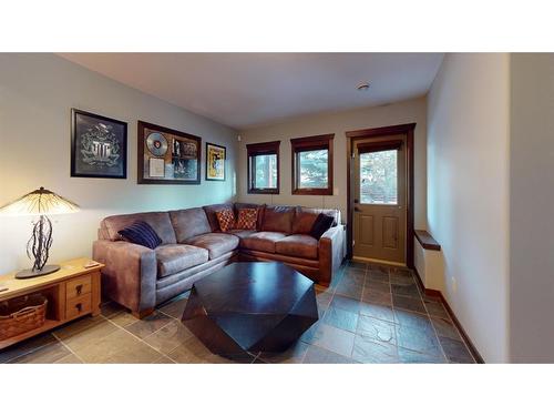 614 8Th Avenue Sw, Canmore, AB - Indoor Photo Showing Living Room