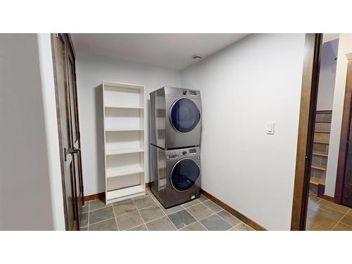 614 8Th Avenue Sw, Canmore, AB - Indoor Photo Showing Laundry Room